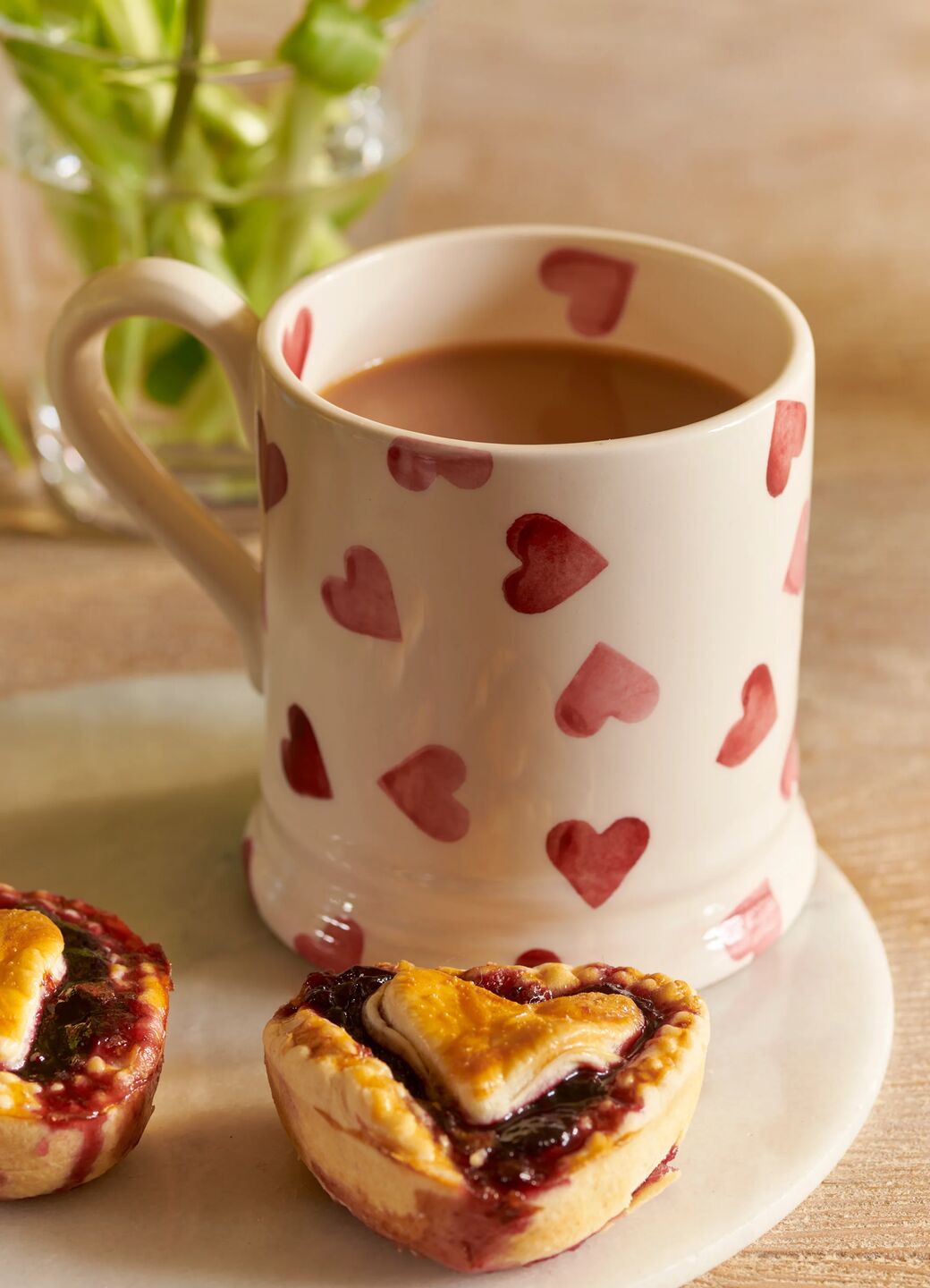 Mug Cœurs Roses 25 cl – Faïence décorée à la main