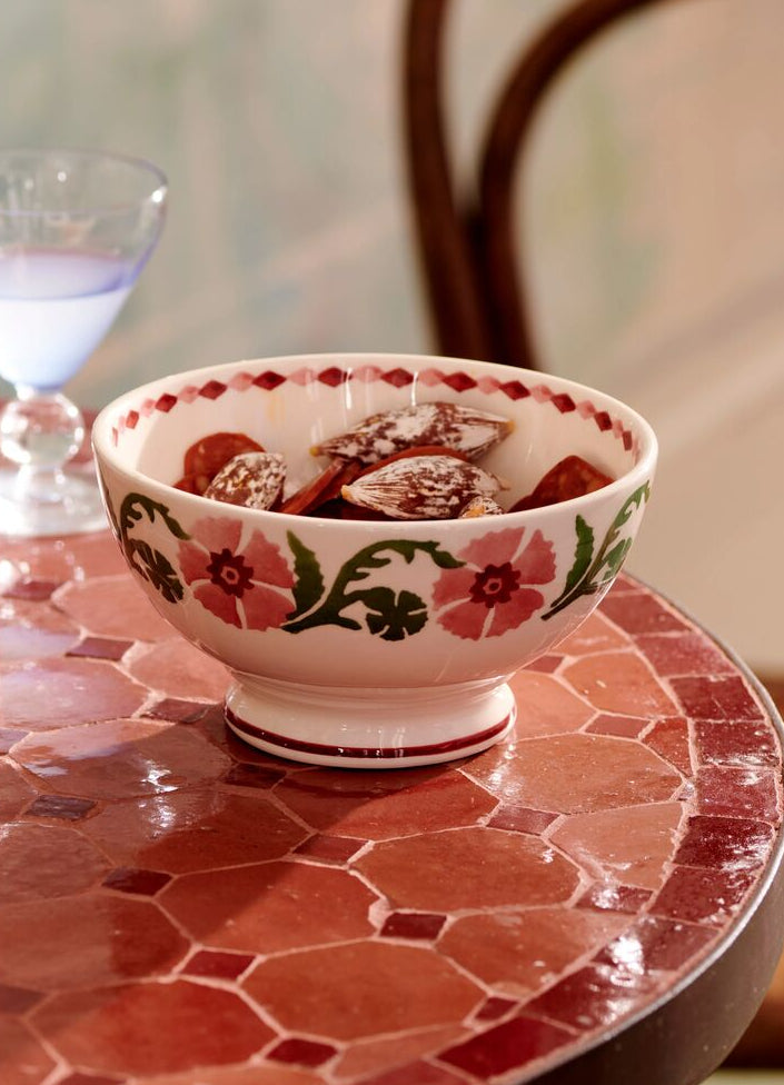 Bol à œillets roses pour dessert