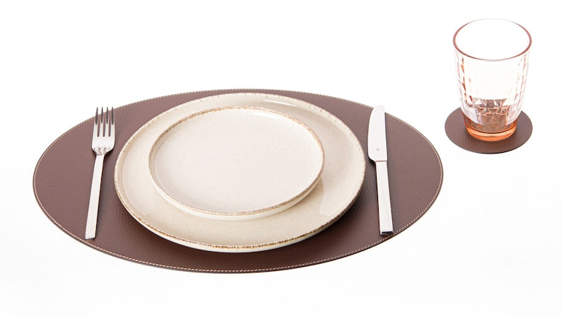 Sets de table ovales en cuir recyclé  - Résistant aux rayures, finitions élégantes