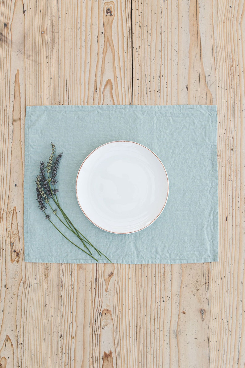 Sets de table en lin gris vert lavables naturels,  35x45 cm, faits main