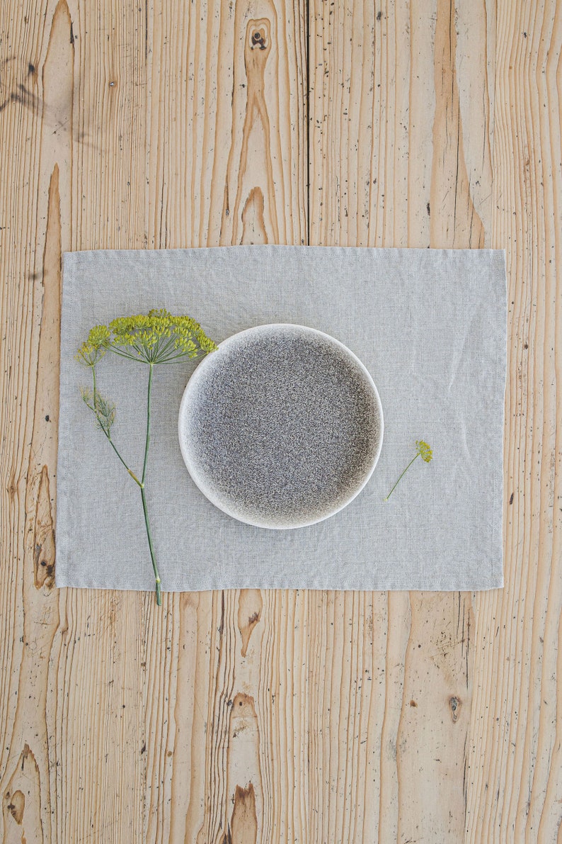 Sets de table en lin gris vert lavables naturels,  35x45 cm, faits main