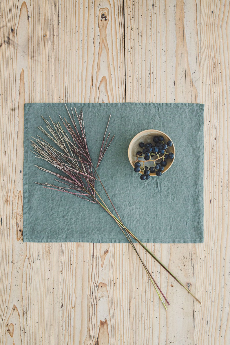 Sets de table en lin gris vert lavables naturels,  35x45 cm, faits main