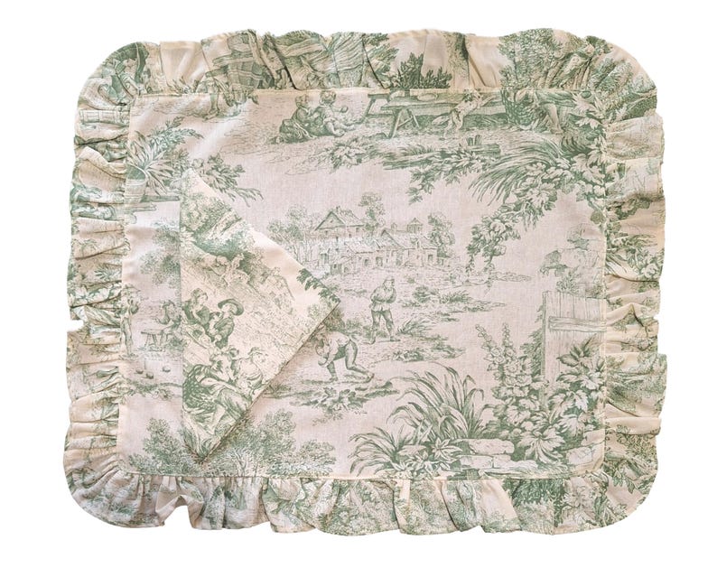 Ensemble nappe et serviette ; dimensions de la nappe : 40 x 50 cm.