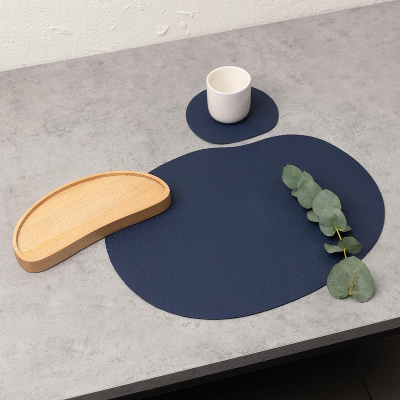 Sets de table en cuir naturel beige, noir, ivoire, gris clair, vert olive, marron rouille, bleu foncé