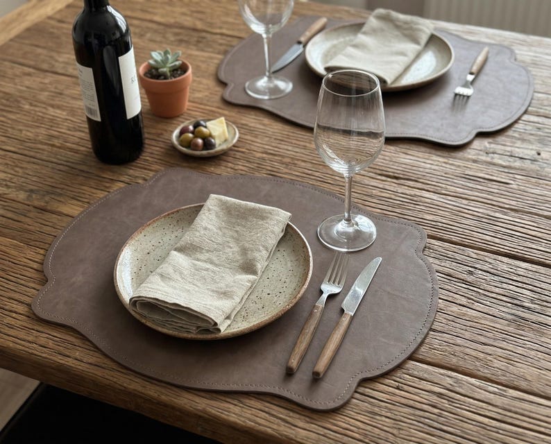 Set de table en similicuir résistant à la chaleur, imperméable, facile à nettoyer, 18 x 13 pouces